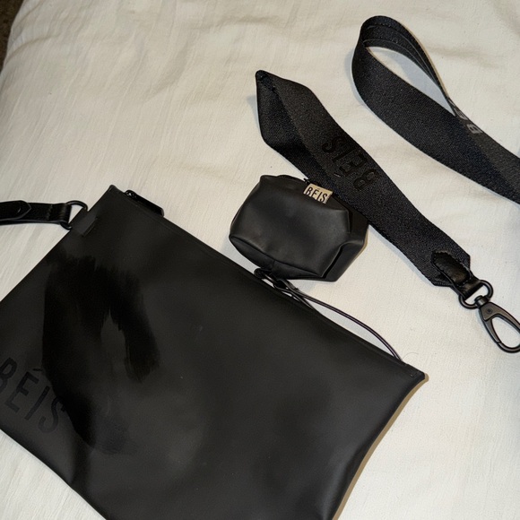 Beis the Ultimate Diaper bag in Black - Picture 6 of 6